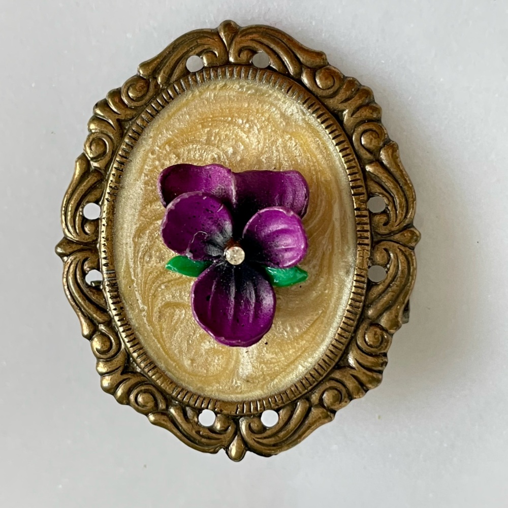 Vintage Violet Flower cameo Brooch - Purple & Green